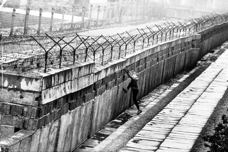 Un Muro Abbattuto Il Quotidiano In Classe