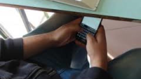 Delle soluzione per non usare il telefonino in classe..