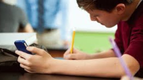 Telefoni in classe, quali regole volete?