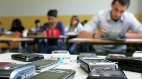 Cellulari: Mezzi di Comunicazione o derisione ?