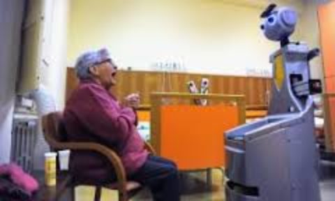 Un robot come badante? Meglio di no.