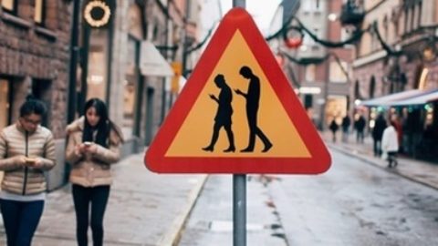 Il pericolo di attraversare con gli auricolari