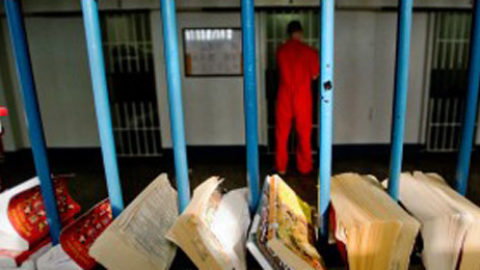 Bisogna rifornire le biblioteche nelle carceri!