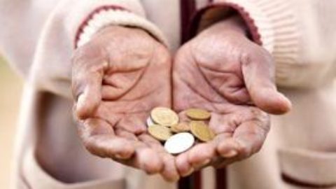 Giusto multare chi da l’elemosina?