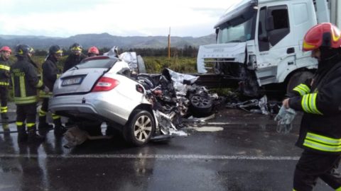 Morti sulla strada: aumentano sempre di più