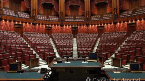 Tante parole e pochi fatti ; camera dei deputati vuota per il decreto sisma.